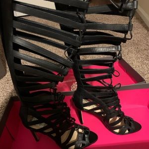 Vince Camuto black strappy gladiator heels